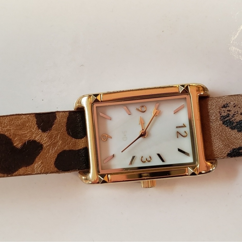 Stella & Dot pyramid watch